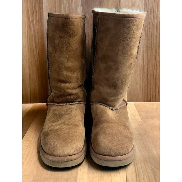 UGG Classic Tall II Chestnut Sheepskin Boots Sz 7 Brown Warm Shearling - Picture 1 of 11